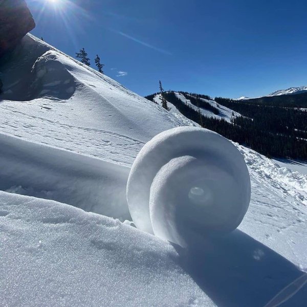 Рулоны из снега