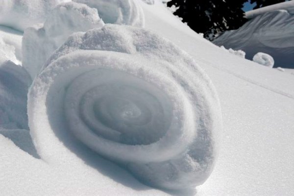 Рулоны из снега