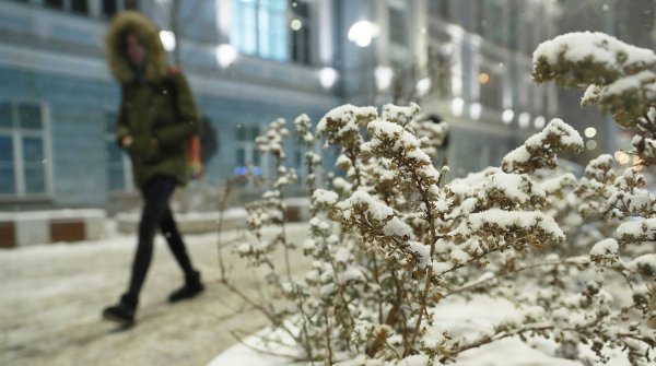 Небольшой снег в Москве