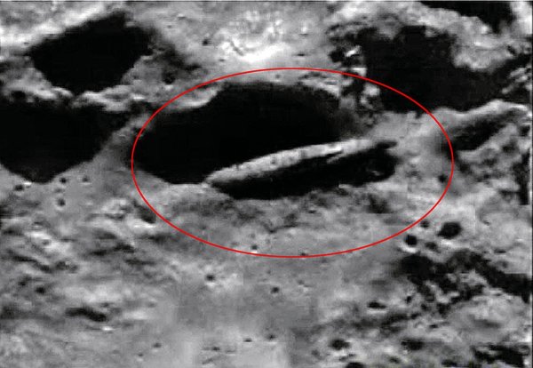 Космический корабль на Луне Аполлон 20