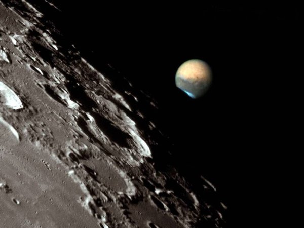 Покрытие Сатурна луной