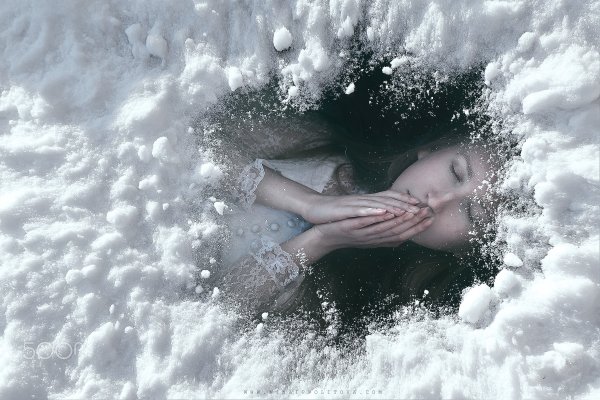 Девушка во льду
