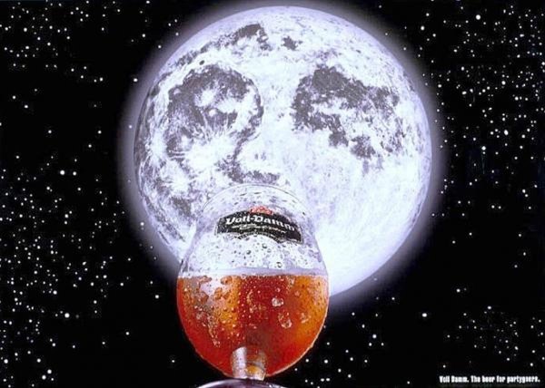 Космонавт с пивом в космосе