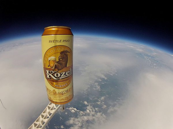 Космонавт с пивом