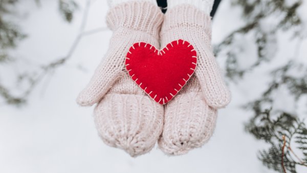 Руки в варежках