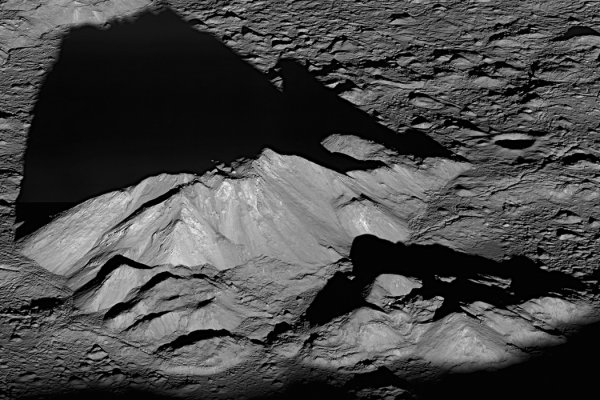 Пик Гюйгенса на Луне