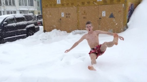 Прыжок в сугроб