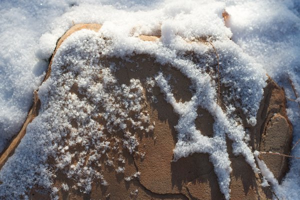 Песок на снегу