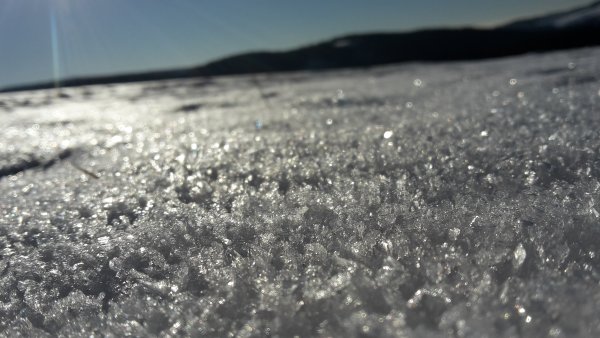 Лед на асфальте