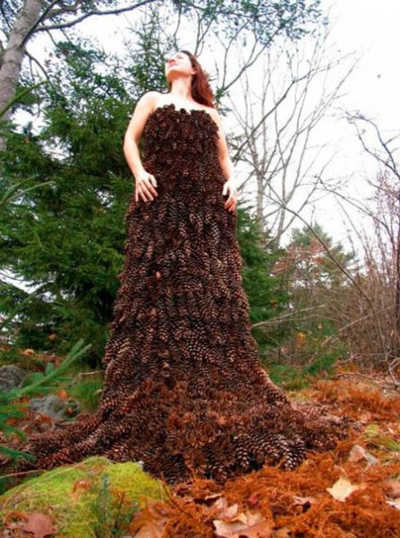 Наряд из природного материала