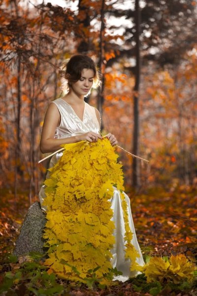 Фотосессия с осенними листьями