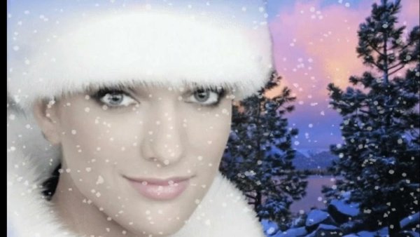 Пушистый снег и девушка