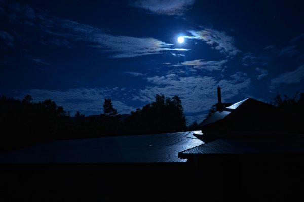 Лунный свет в городе