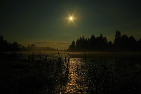 Красивая Луна в деревне