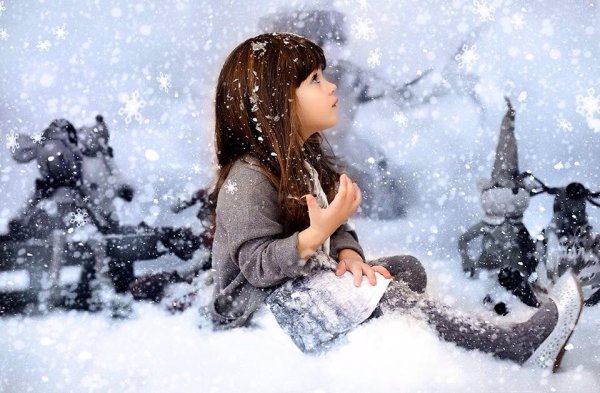 Девушка и снегопад