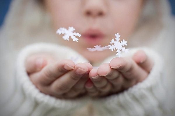 Снежинка на руке