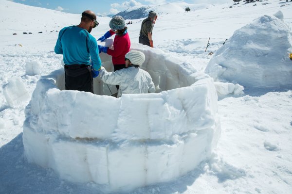 Дом из снега