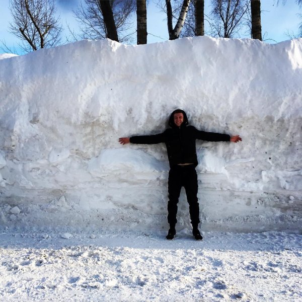 Снега навалило