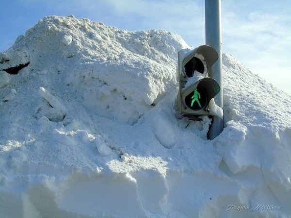 Навалило много снега