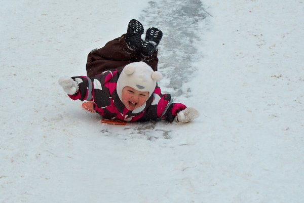 Скатывается с горки