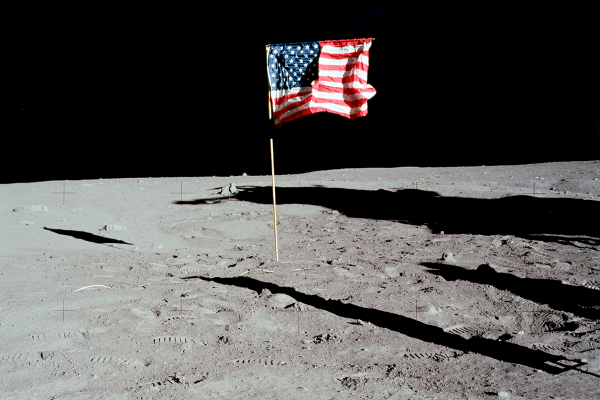 Флаг США на Луне
