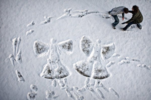 Ангелочек на снегу
