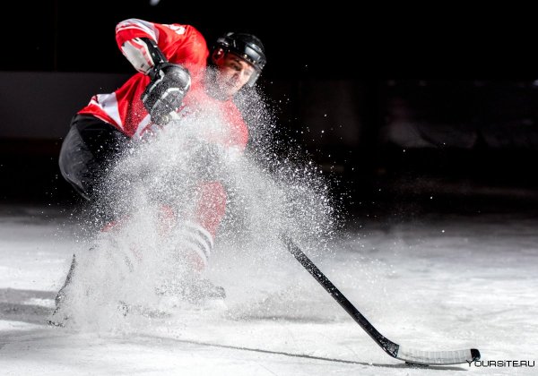 Хоккеист на льду