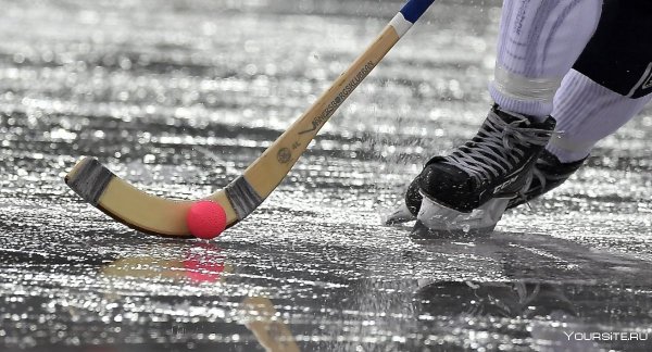 Хоккей с мячом на льду