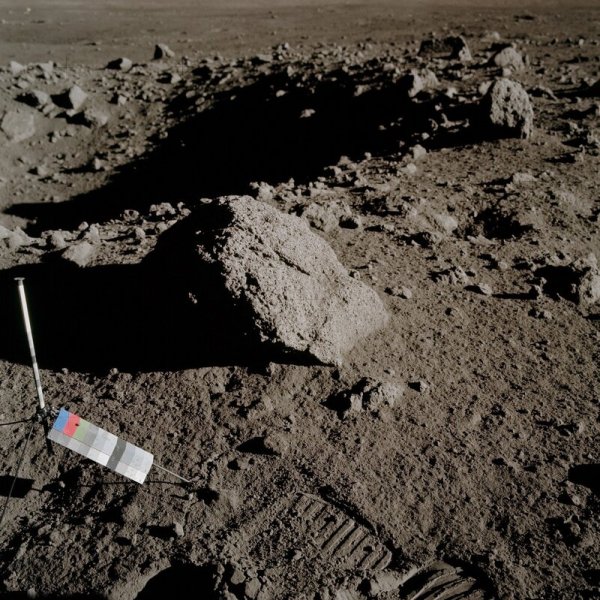 Следы Аполлона 11 на Луне