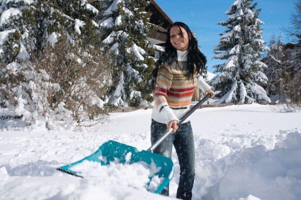 Лопата для уборки снега