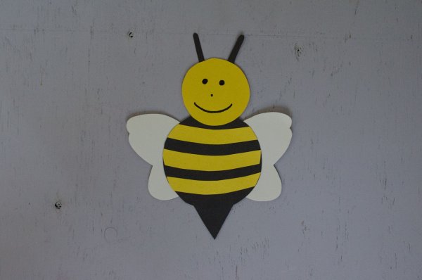 Аппликация на тему пчела