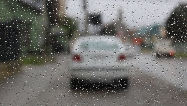 Мокрый снег за окном