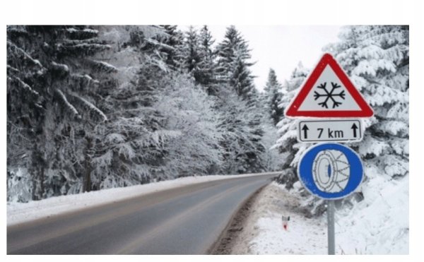 Заснеженный дорожный знак