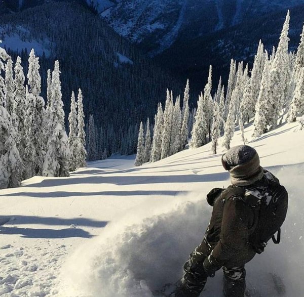 Горы снег сноуборд