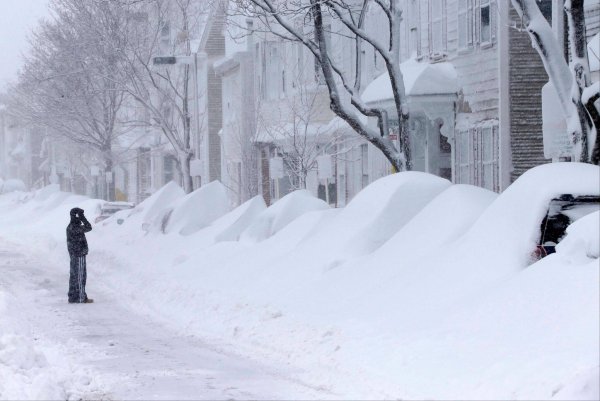 Много снега в городе