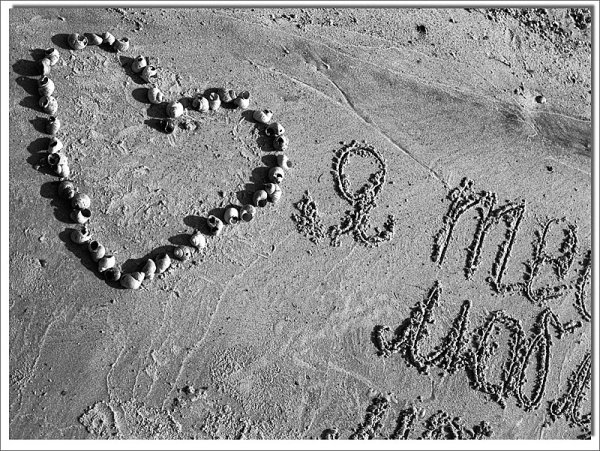 Маша на снегу надпись