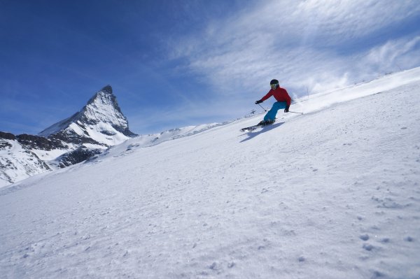 Горнолыжник на склоне