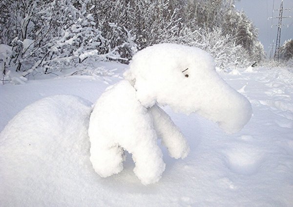 Слон из снега сугроб