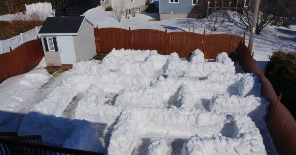 Лабиринт из снега