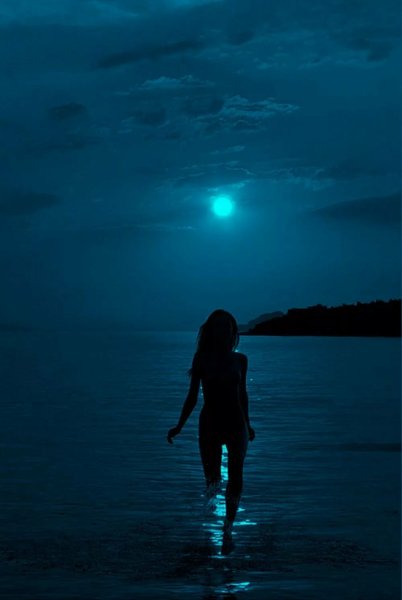 Море Луна девушка