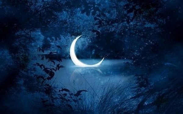 Фиолетовый месяц