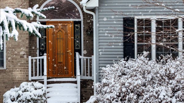 Зимние входные двери