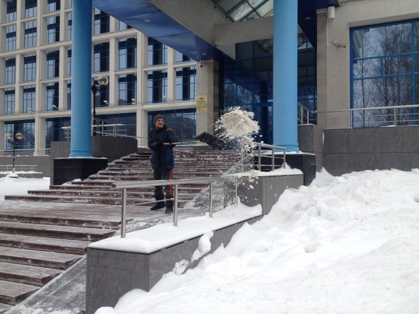 Снежное крыльцо