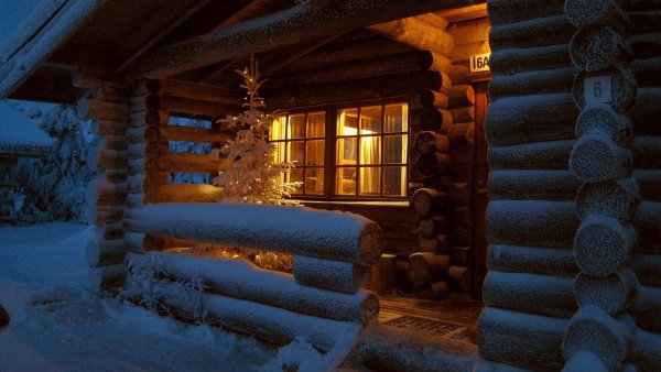 Русская изба зимой