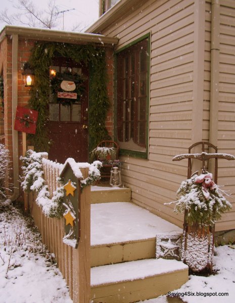 Украшение дачного крыльца