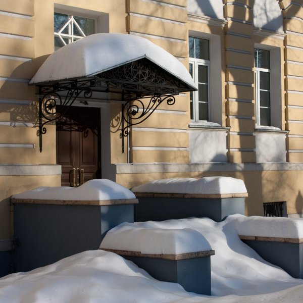 Заснеженное крыльцо