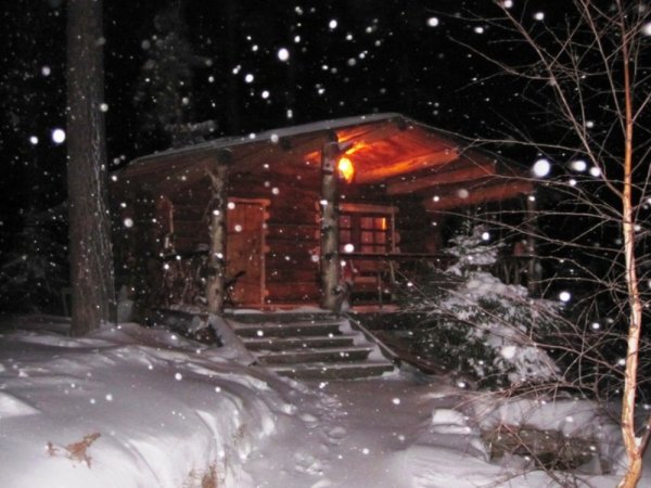 Вечер на даче зимой