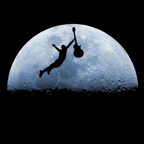 Рисунок Луны на гитаре