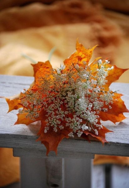 Букет осенних листьев