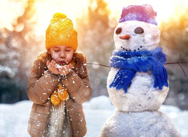 Дети в снегу